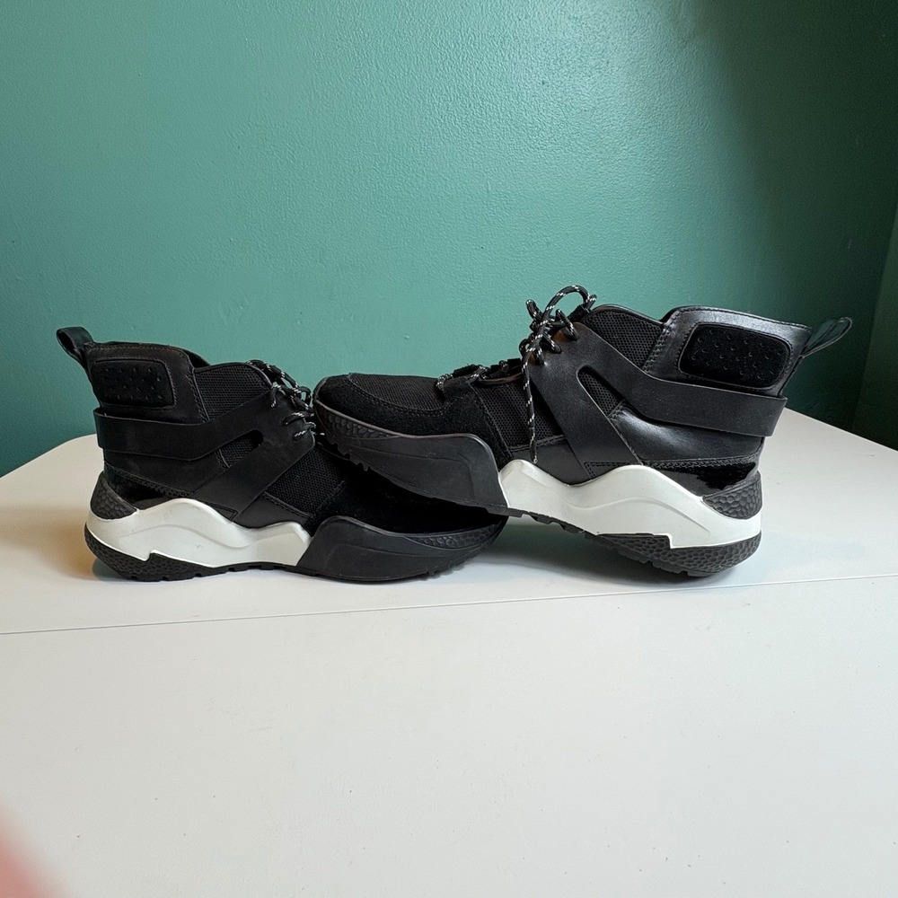 Kenneth Cole Maddox Hiker‎ Sneakers Womens 8.5 Black Chunky Lug